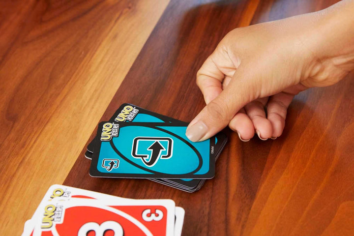 Mattel Games UNO FLIP! Family Card Game in Sturdy Tin with 112 Double-Sided Cards