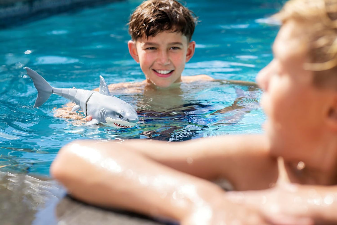 Robo Alive Great White Shark Series 1 by ZURU - Water-Activated Robotic Shark with Light-Up Eyes