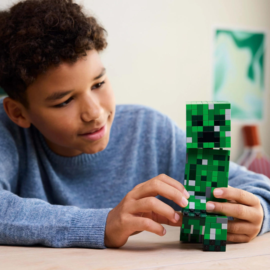 LEGO Minecraft The Creeper Toy - 665-Piece Buildable Posable Figure with Hidden Compartment